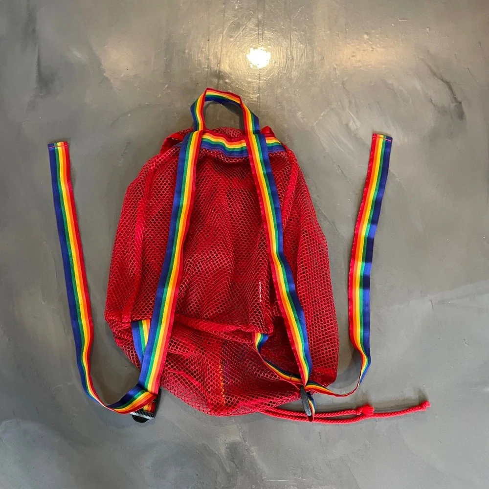 VTG Mossimo Red Mesh Backpack Rainbow Straps Drawstring Festival Concert Bag‎